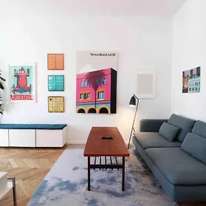  Apartment Smart Mit Balkon Am Augarten Park Naehe Zentrum
